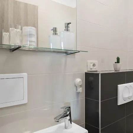 Apartment Comfortable 3-bedroom With Balcony And Fast Wi-fi - 10 Minutes From Old Town *