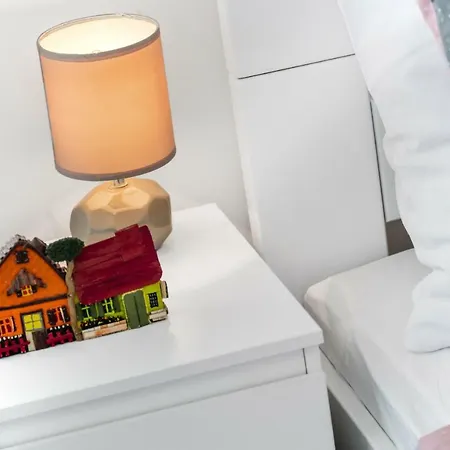 Apartment Comfortable 3-bedroom With Balcony And Fast Wi-fi - 10 Minutes From Old Town