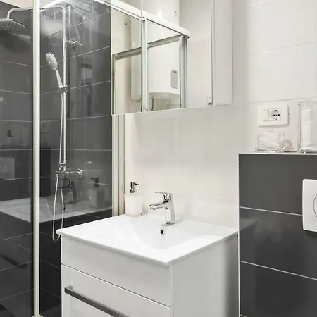 Comfortable 3-bedroom With Balcony And Fast Wi-fi - 10 Minutes From Old Town * Split