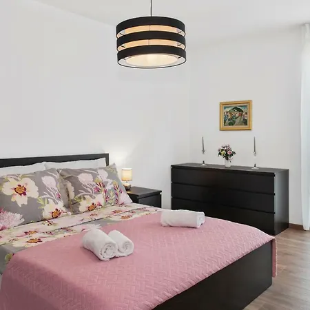 Apartment Comfortable 3-bedroom With Balcony And Fast Wi-fi - 10 Minutes From Old Town *