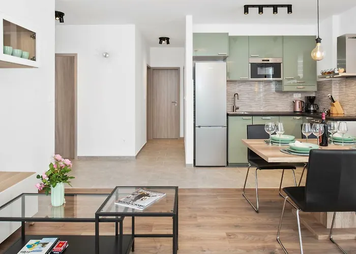 Comfortable 3-bedroom With Balcony And Fast Wi-fi - 10 Minutes From Old Town *