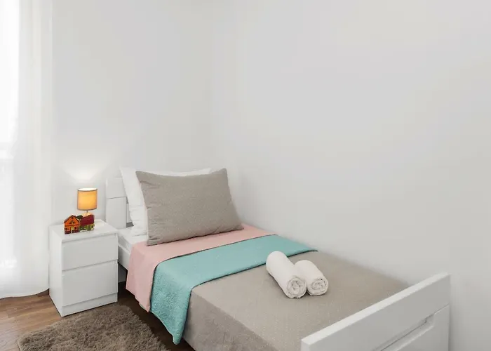 Comfortable 3-bedroom With Balcony And Fast Wi-fi - 10 Minutes From Old Town *