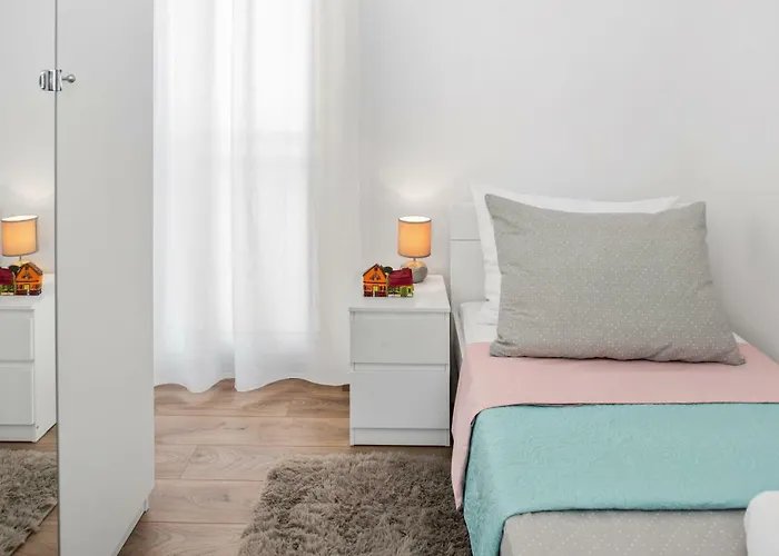 Comfortable 3-bedroom With Balcony And Fast Wi-fi - 10 Minutes From Old Town Apartament
