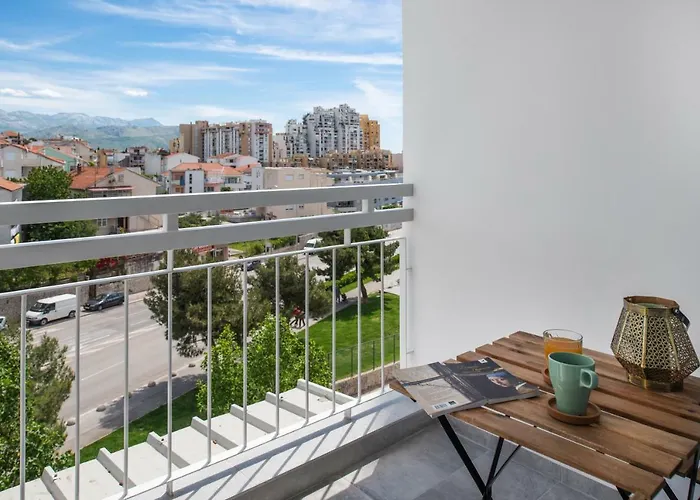 Comfortable 3-bedroom With Balcony And Fast Wi-fi - 10 Minutes From Old Town Apartament