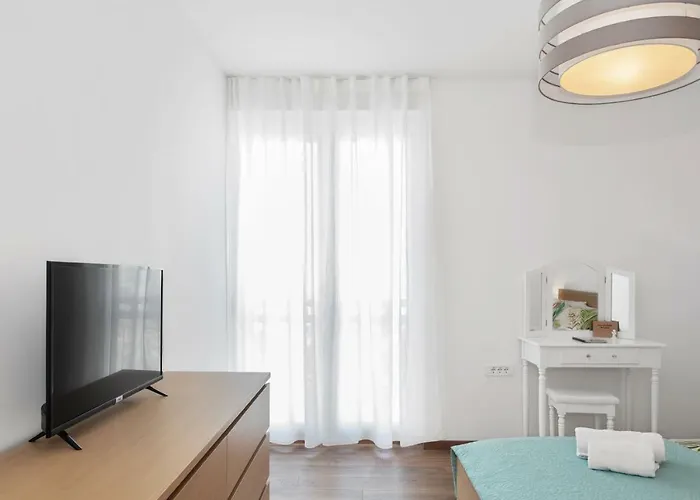 Comfortable 3-bedroom With Balcony And Fast Wi-fi - 10 Minutes From Old Town