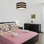 Apartment Comfortable 3-bedroom With Balcony And Fast Wi-fi - 10 Minutes From Old Town *