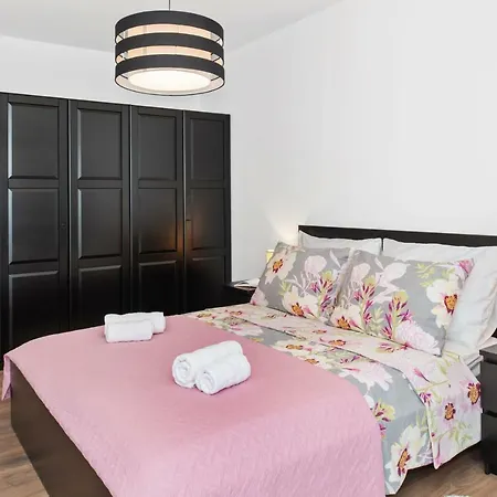 Comfortable 3-bedroom With Balcony And Fast Wi-fi - 10 Minutes From Old Town 公寓 斯普利特