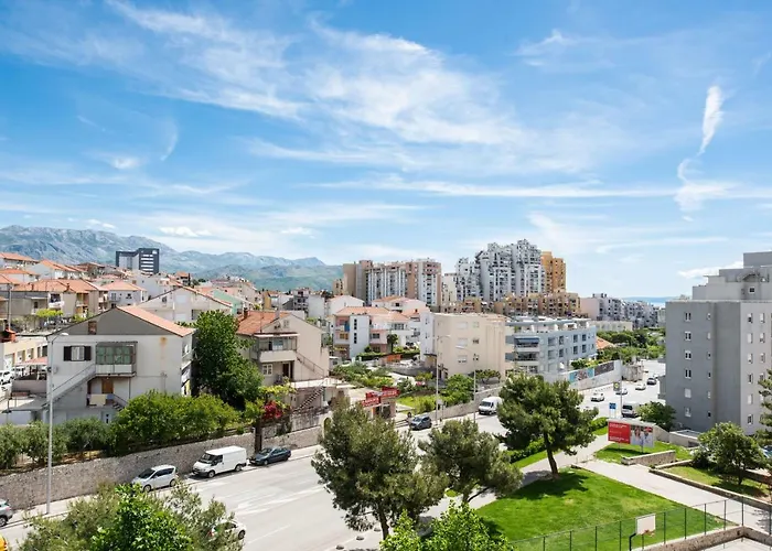 Comfortable 3-bedroom With Balcony And Fast Wi-fi - 10 Minutes From Old Town *