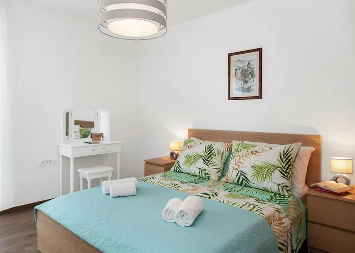 Comfortable 3-bedroom With Balcony And Fast Wi-fi - 10 Minutes From Old Town 斯普利特