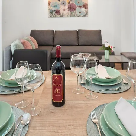 Comfortable 3-bedroom With Balcony And Fast Wi-fi - 10 Minutes From Old Town 公寓 斯普利特