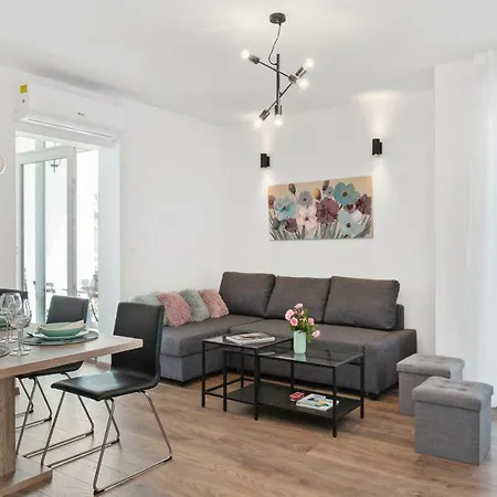 Comfortable 3-bedroom With Balcony And Fast Wi-fi - 10 Minutes From Old Town * Split