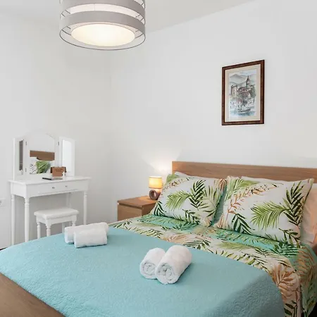 Comfortable 3-bedroom With Balcony And Fast Wi-fi - 10 Minutes From Old Town Split
