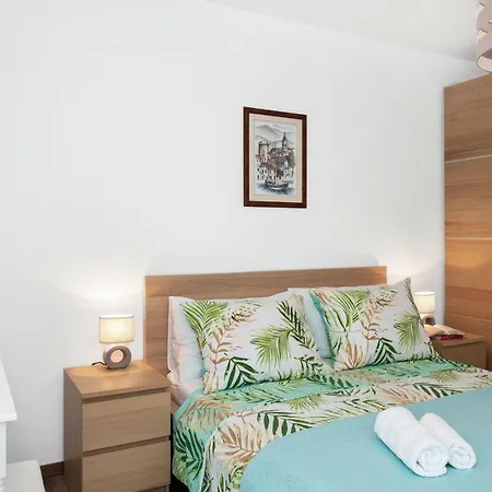Apartment Comfortable 3-bedroom With Balcony And Fast Wi-fi - 10 Minutes From Old Town