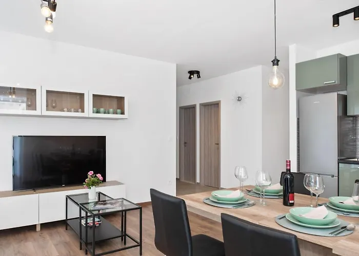 Comfortable 3-bedroom With Balcony And Fast Wi-fi - 10 Minutes From Old Town * Split