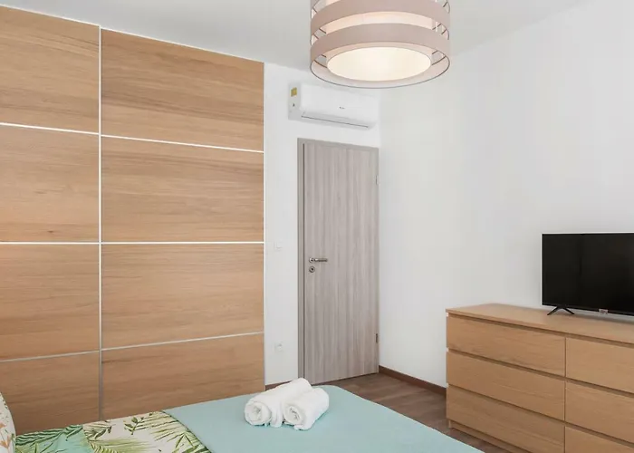 Comfortable 3-bedroom With Balcony And Fast Wi-fi - 10 Minutes From Old Town