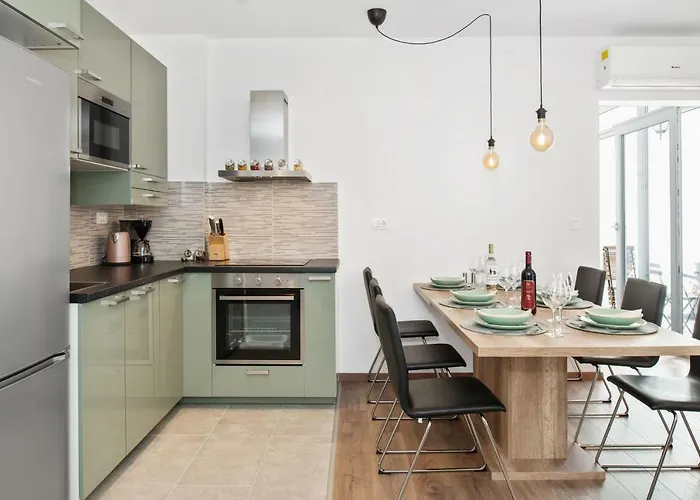 Comfortable 3-bedroom With Balcony And Fast Wi-fi - 10 Minutes From Old Town Split