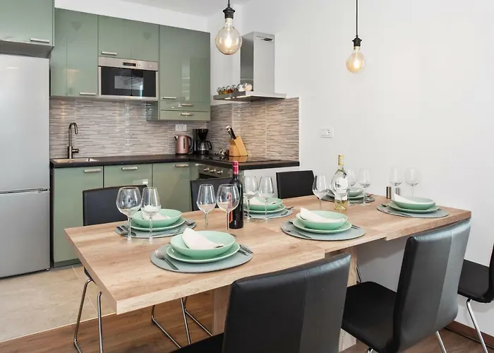 Comfortable 3-bedroom With Balcony And Fast Wi-fi - 10 Minutes From Old Town * Split