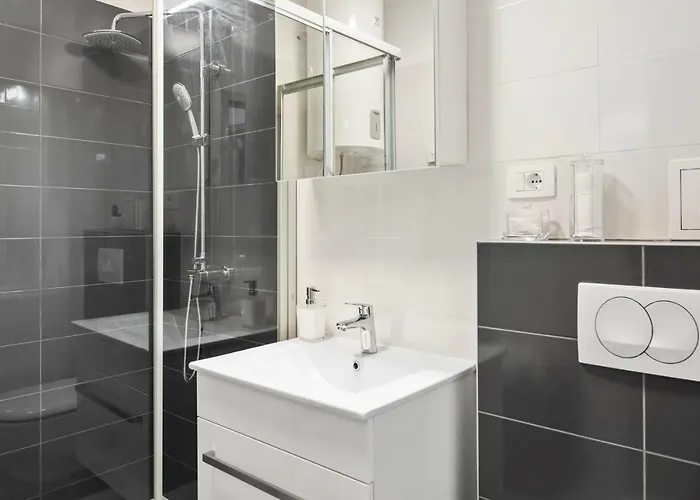 Comfortable 3-bedroom With Balcony And Fast Wi-fi - 10 Minutes From Old Town * Split