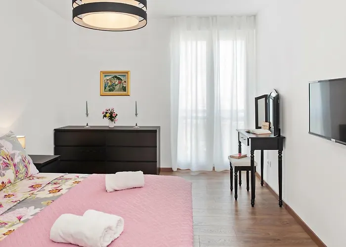 Appartement Comfortable 3-bedroom With Balcony And Fast Wi-fi - 10 Minutes From Old Town *