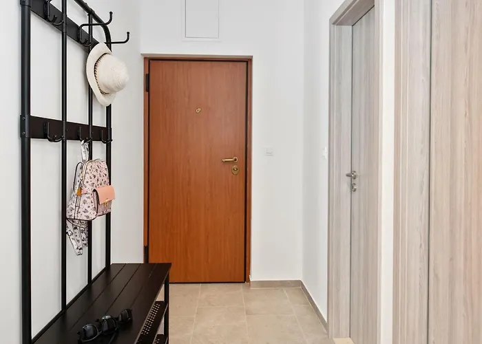 Comfortable 3-bedroom With Balcony And Fast Wi-fi - 10 Minutes From Old Town * Split