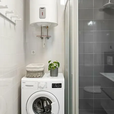 Comfortable 3-bedroom With Balcony And Fast Wi-fi - 10 Minutes From Old Town Apartment Split