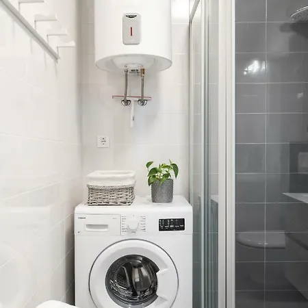 Apartment Comfortable 3-bedroom With Balcony And Fast Wi-fi - 10 Minutes From Old Town